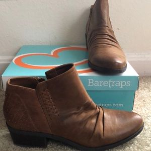 Baretraps Gericka pointed-toe Western booties.